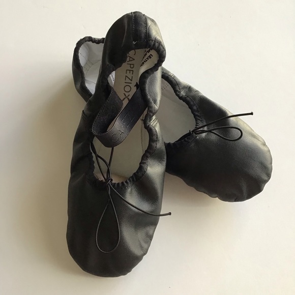 Capezio Shoes - Capezio Daisy Full Sole Ballet Shoe Women 7 1/2 M Black 205 100% Leather Flats